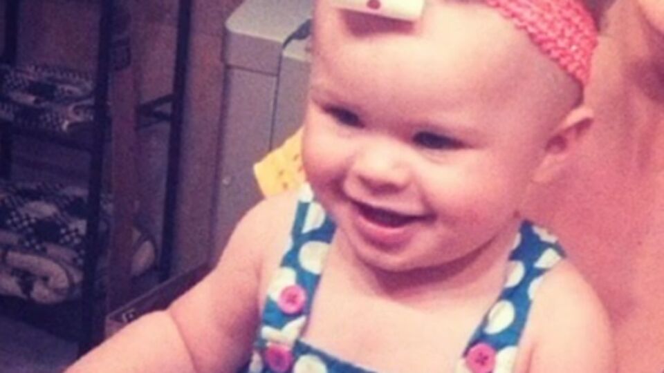 Ребенок чудом выжил в машине, сорвавшейся в воду