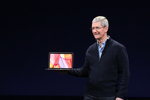 Глава Apple Тим Кук на презентации нового детища своей компании