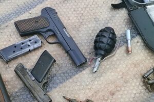 В Житомирской области у 64-летнего пенсионера изъяли арсенал оружия. Фоторепортаж