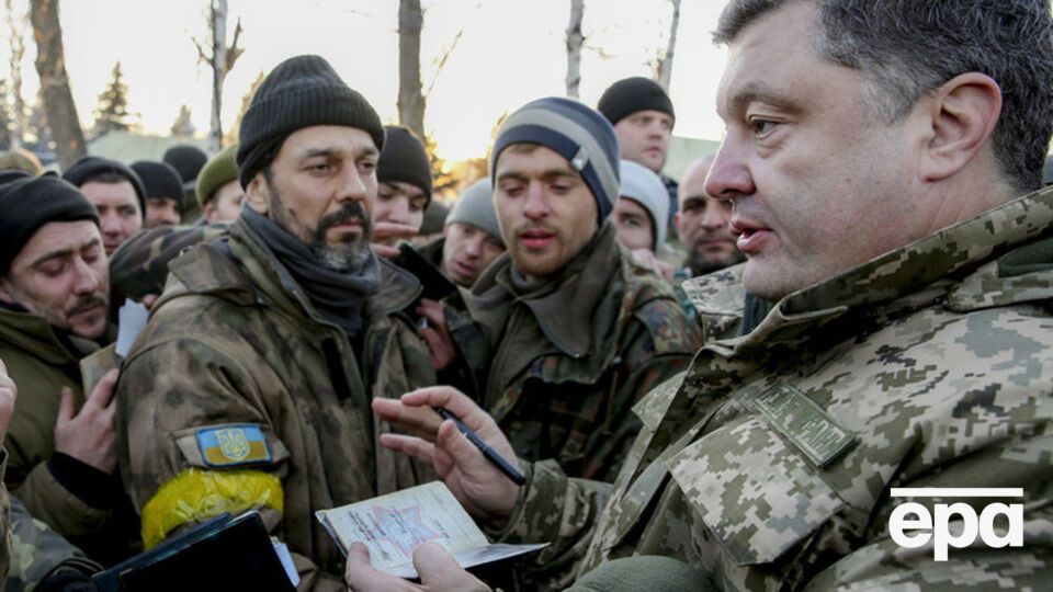 Порошенко: Я много езжу по стране и мне хорошо известно, насколько тяжело сейчас жить