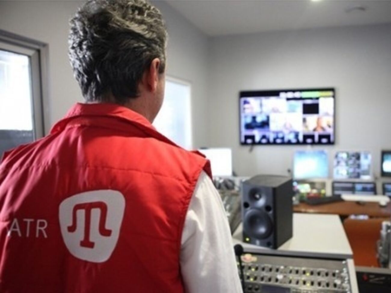 Кроме самого канала прекратили вещание канал Lale и радиостанции "Лидер" и Meydan, которые входят в холдинг ATR