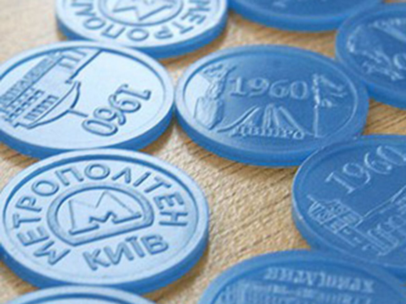 Такие цвета жетонов были выбраны не случайно, ведь они в традиционной символике метро