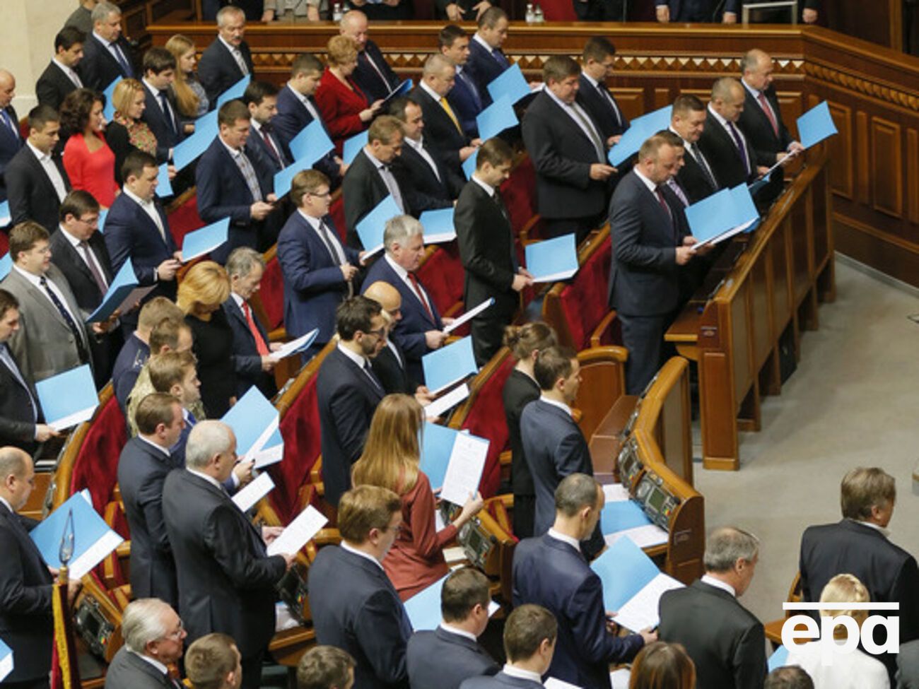 Суд рассмотрит закон о снятии неприкосновенности на соответствие его Конституции