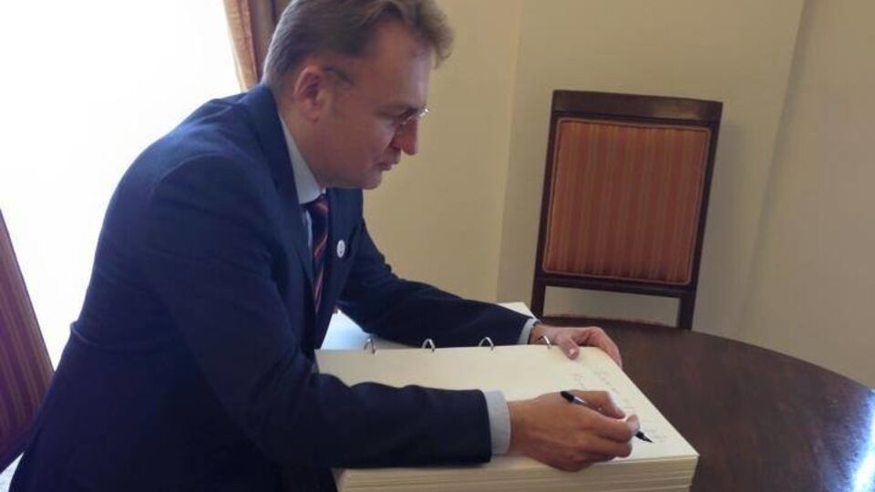 Указанная сумма является зарплатой Садового на должности мэра Львова