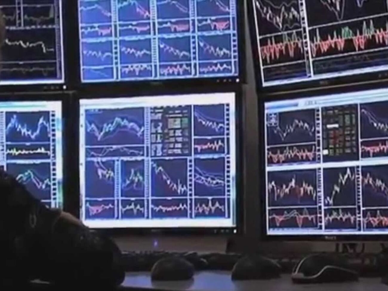 Причинами такого улучшения финансовых показателей России Bloomberg называет рост цен на нефть и стабилизация ситуации в Украине