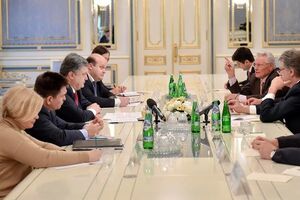 Порошенко на встрече с делегацией бывших лидеров государств, входящих в Совет Международного центра Низами