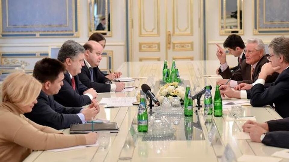 Порошенко на встрече с делегацией бывших лидеров государств, входящих в Совет Международного центра Низами