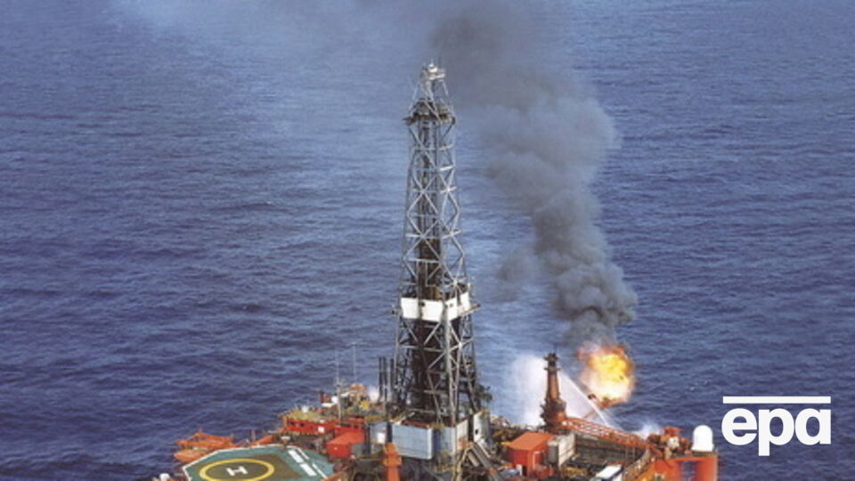 Цена на нефть Brent колеблется в районе $56