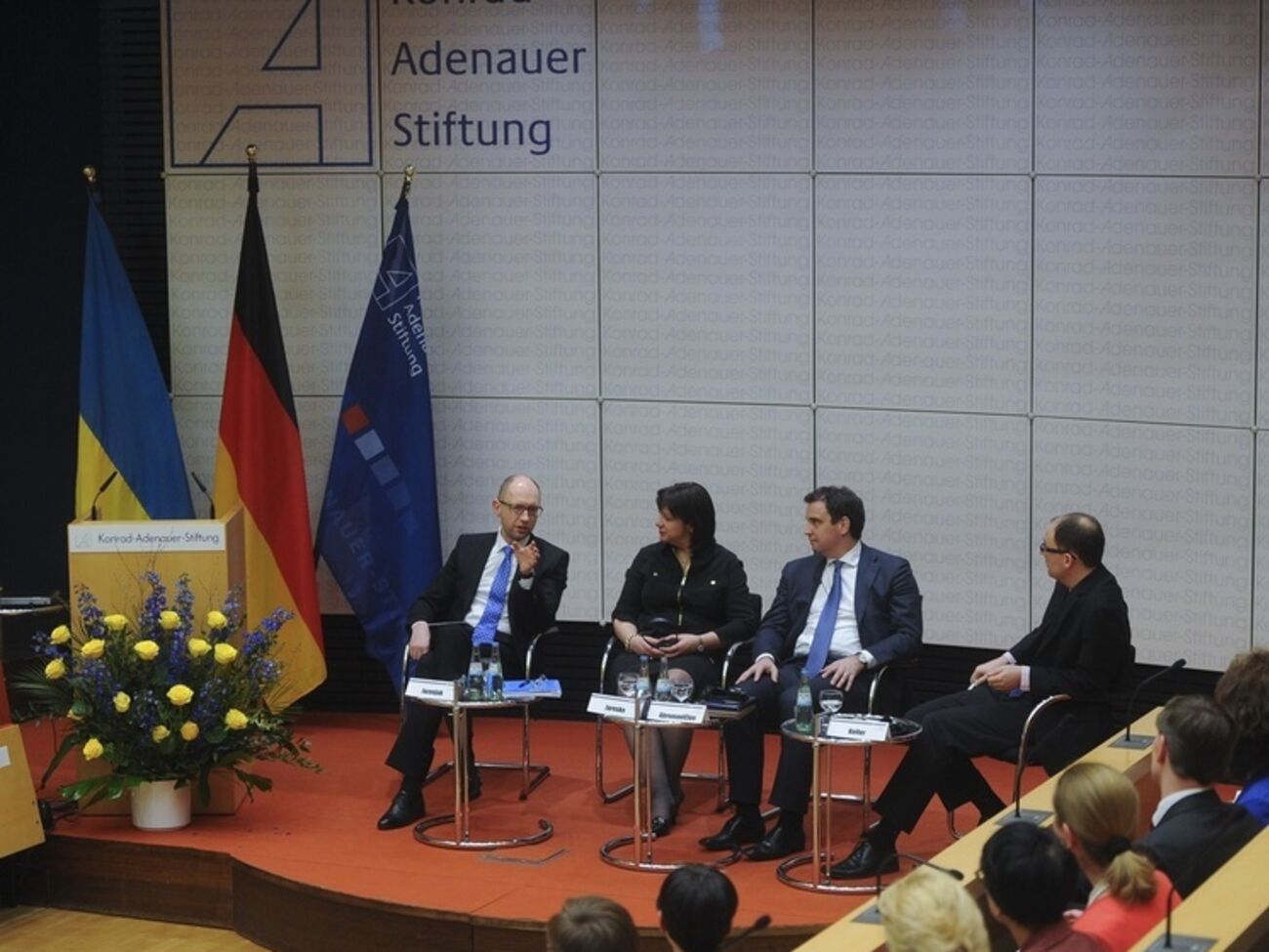 Во время визита в Берлин Арсений Яценюк выступил в фонде Конрада Аденауэра