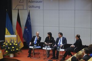 Во время визита в Берлин Арсений Яценюк выступил в фонде Конрада Аденауэра