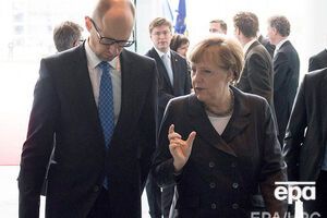 Яценюк и Меркель заявили, что на Донбассе нужно прекратить огонь и решить вопрос об отводе вооружений