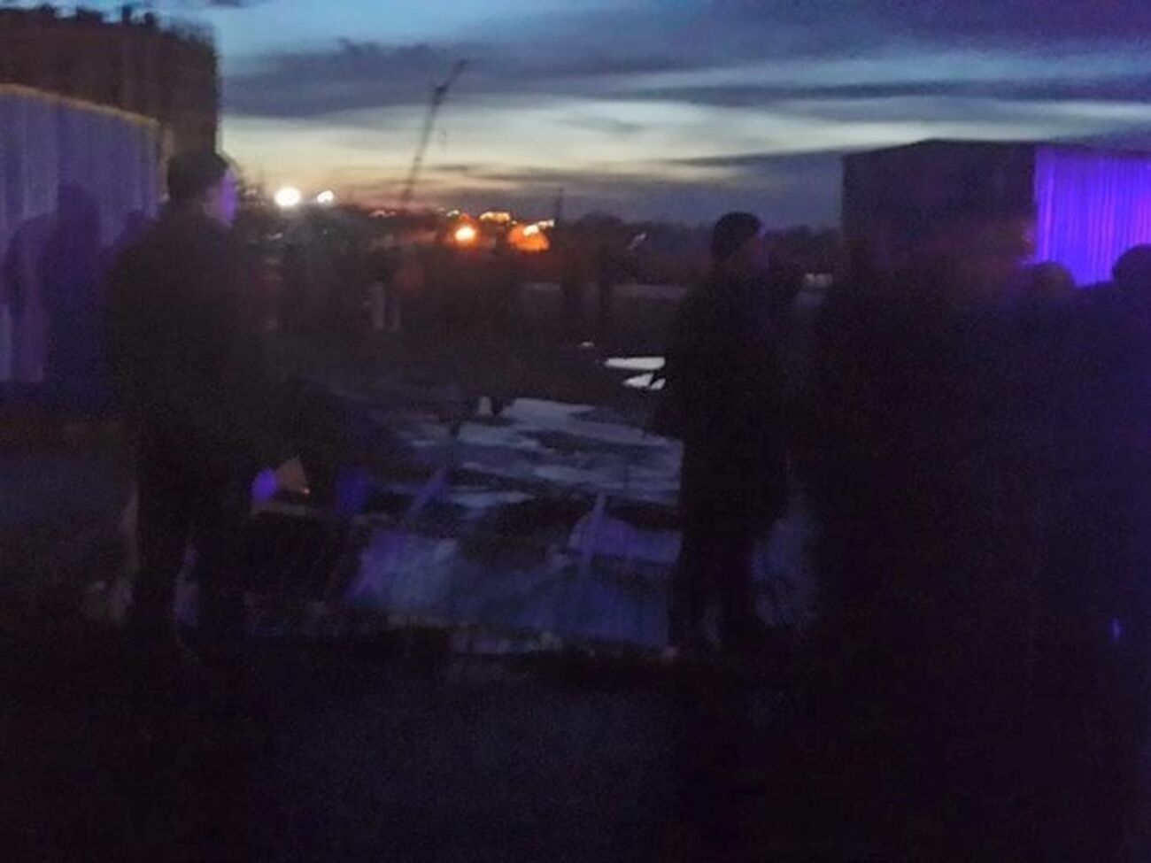 В ходе акции был снесен забор вокруг новостроя