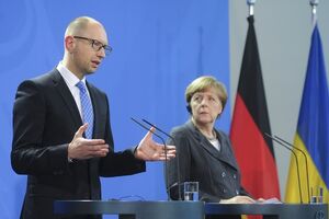 В Берлине Арсений Яценюк дал совместную пресс-конференцию с канцлером Германии Ангелой Меркель