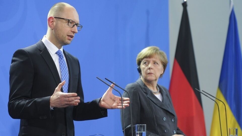 В Берлине Арсений Яценюк дал совместную пресс-конференцию с канцлером Германии Ангелой Меркель