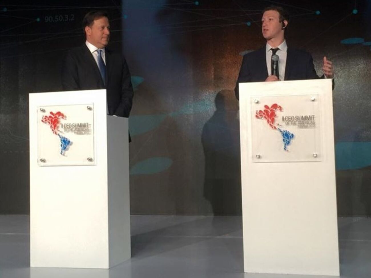 Цукерберг провел первую встречу с президентом&nbsp;Панамы&nbsp;Хуаном Карлосом Варелой, чтобы анонсировать начало работы над программой