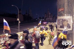 СМИ: Мемориал на месте убийства Немцова подвергся нападению со стороны активистов "Русского освободительного движения SERB"