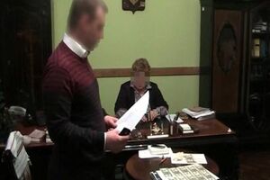 Судью в Черновицкой области задержали при получении взятки