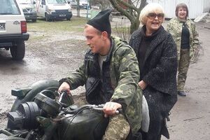 Роговцева посетила базу "Правого сектора" в Днепропетровске. Фоторепортаж