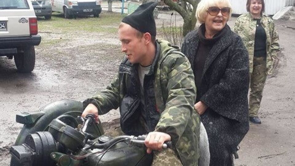 Роговцева посетила базу "Правого сектора" в Днепропетровске. Фоторепортаж