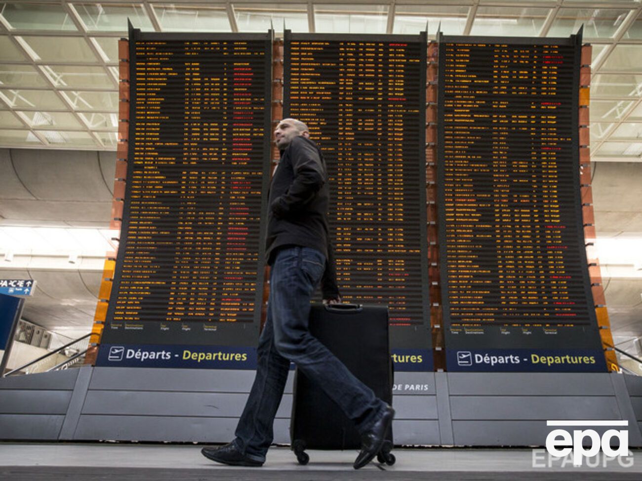 Самолет Air France, следовавший из Туниса, совершил аварийную посадку в аэропорту Парижа