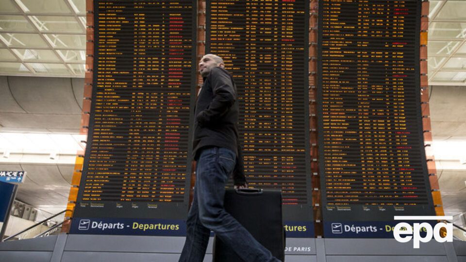 Самолет Air France, следовавший из Туниса, совершил аварийную посадку в аэропорту Парижа