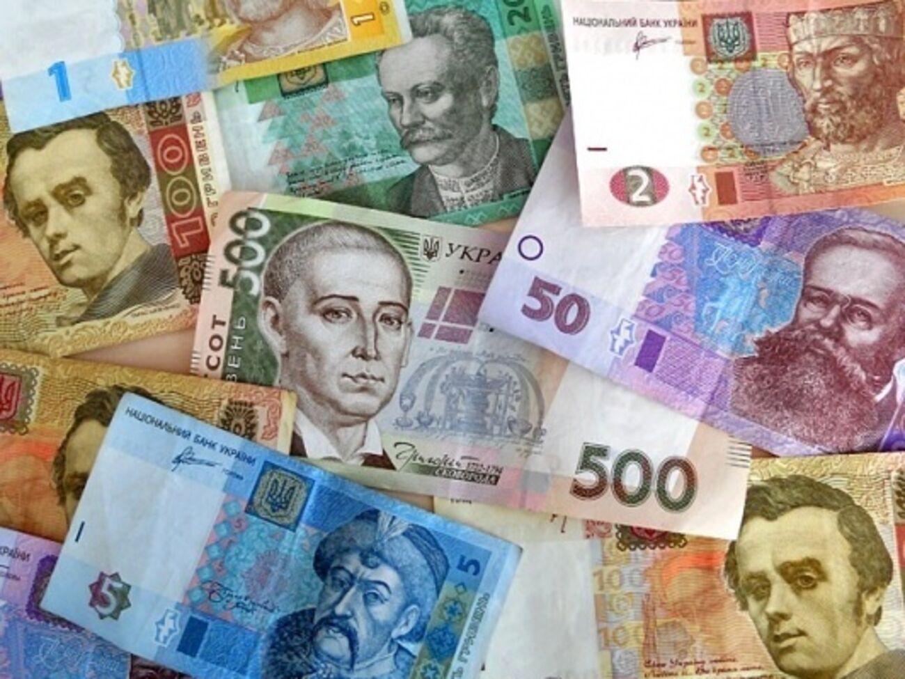 Курс гривны на межбанке укрепился почти на гривну