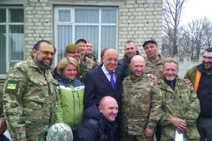 Геннадий Москаль встретился в бойцами "Айдара" и руководством батальона, чтобы обсудить проблемные вопросы