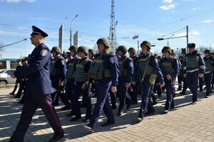 Население должно видеть местную милицию и бойцов сводных подразделений, заявил Аброськин
