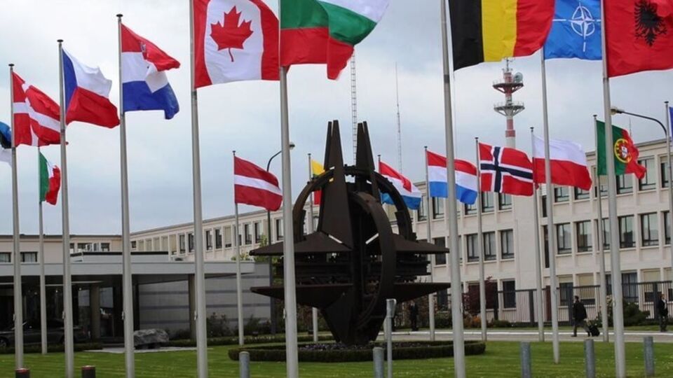 Численность миссии РФ при НАТО сокращена с 50 до 30 человек