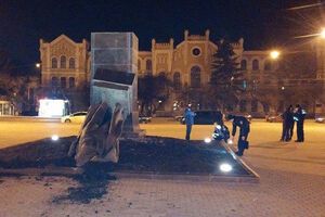 В Харькове ночью снесли памятники Орджоникидзе, Рудневу и Свердлову. Видео