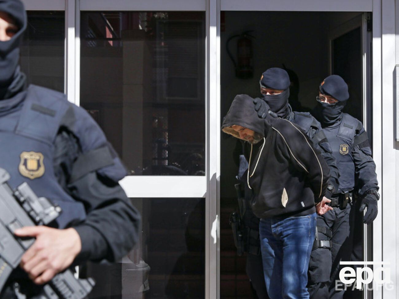 В настоящее время большинство подозреваемых находятся в предварительном заключении