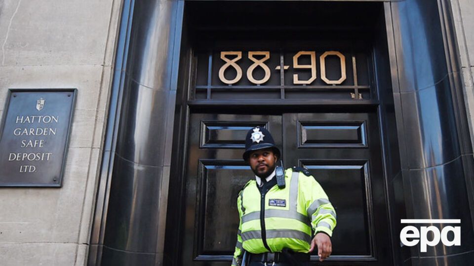 Владельцы драгоценностей, которые хранились в депозитарии, пригрозили Скотланд-Ярду судебными исками с требованием компенсации