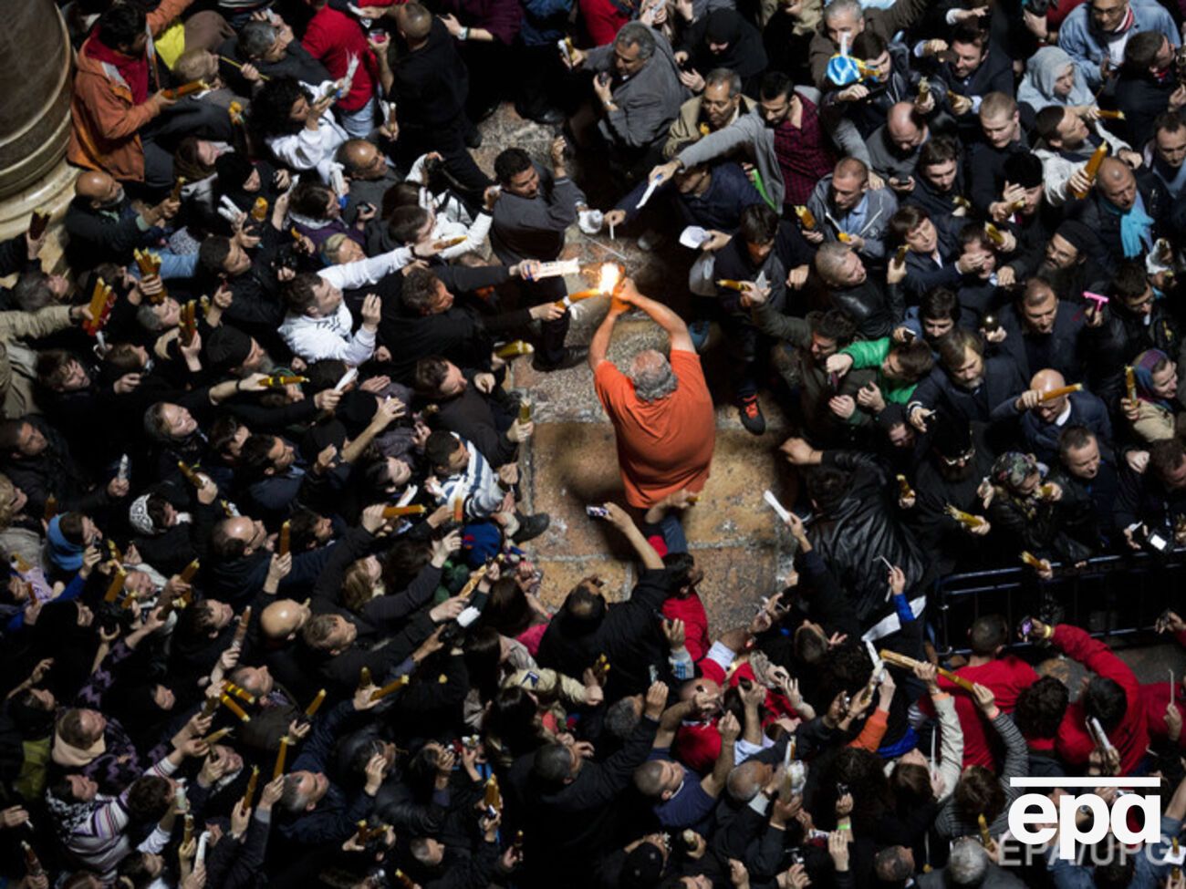 Благодатный огонь сошел в храме Гроба Господня