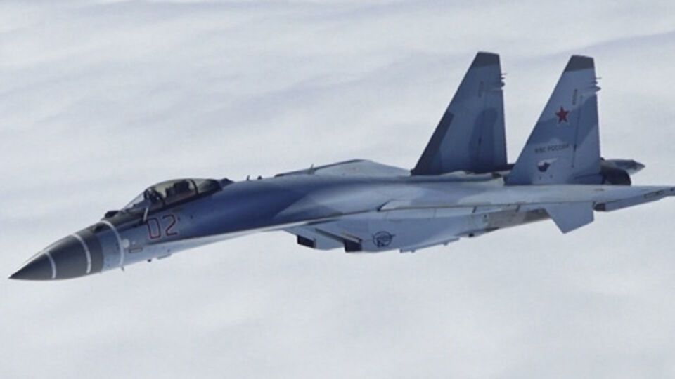 Истребители Су-35 провели боевые пуски ракет над Японским морем