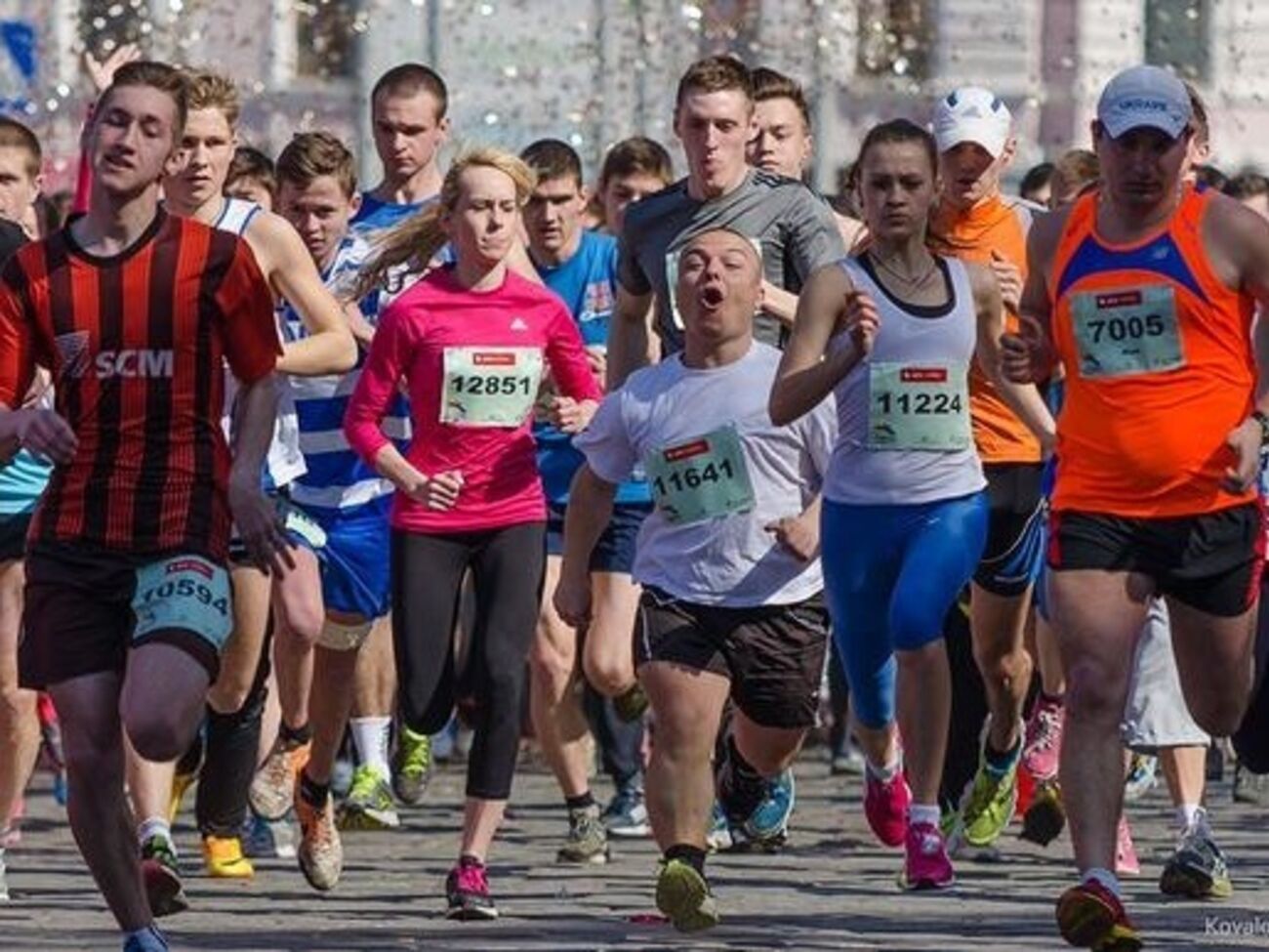 В международном марафоне в Харькове приняли участие более 11 тыс. человек. Фоторепортаж