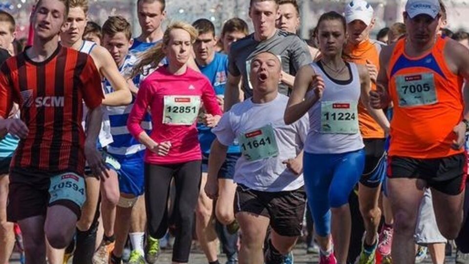 В международном марафоне в Харькове приняли участие более 11 тыс. человек. Фоторепортаж