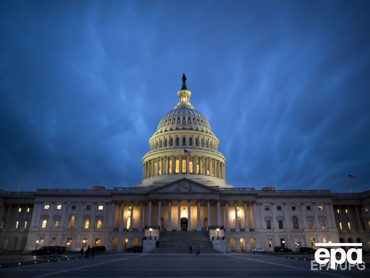 Возле Капитолия застрелился человек