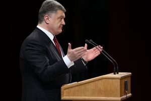 Порошенко внес изменения в закон о госзакупках