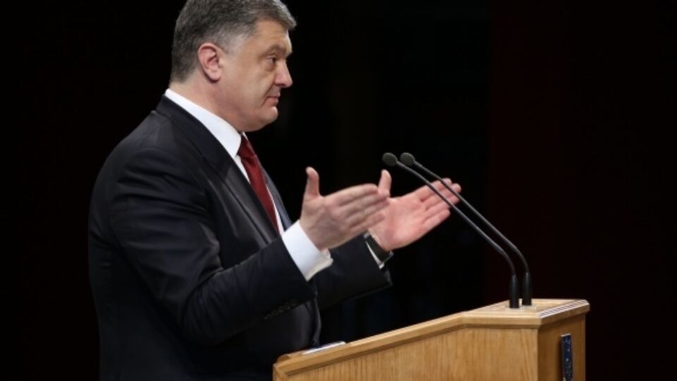 Порошенко внес изменения в закон о госзакупках