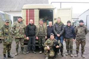 Минобороны: Волонтеры привезли бойцам куличи, яблоки, морковь, колбасу, паштеты и печенье