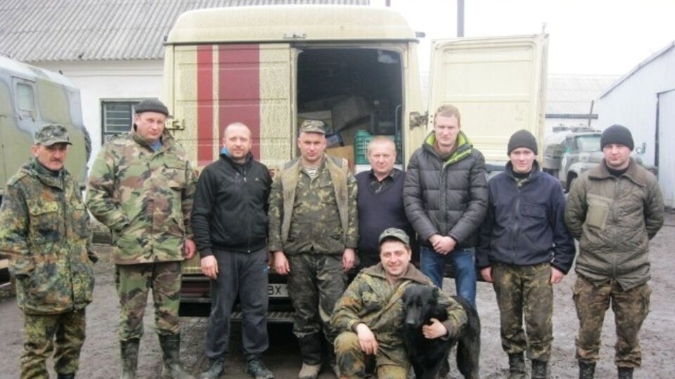 Минобороны: Волонтеры привезли бойцам куличи, яблоки, морковь, колбасу, паштеты и печенье