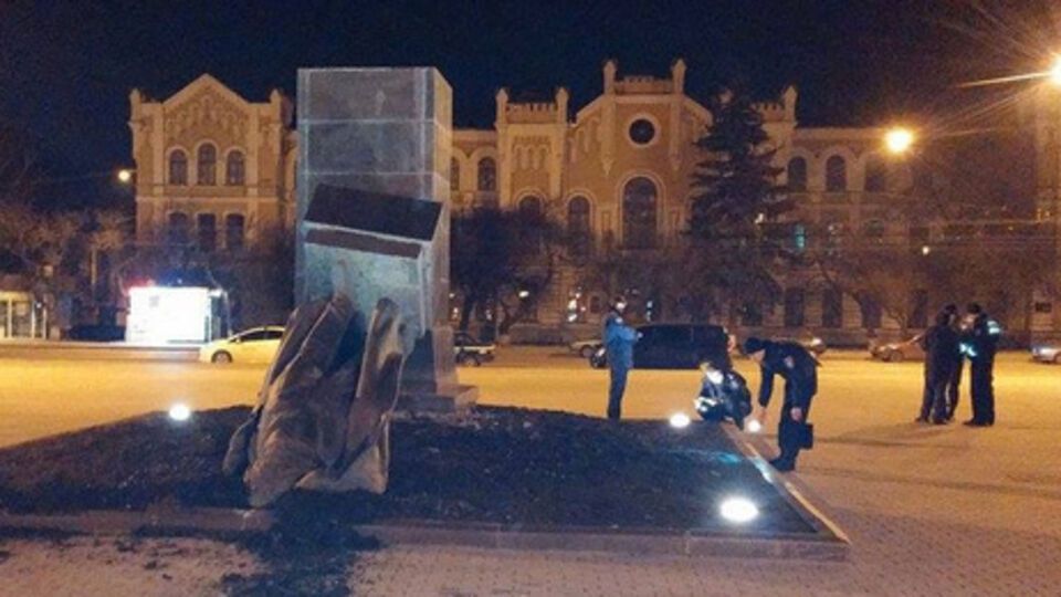 Памятник снесли в ночь на субботу, 11 апреля