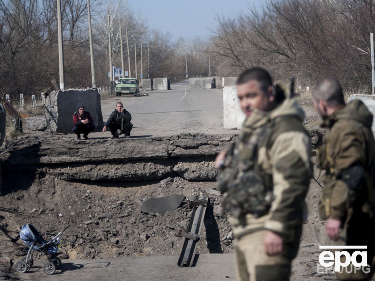 Машина с донецкими журналистами попала под обстрел в районе аэропорта