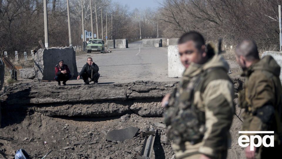 Машина с донецкими журналистами попала под обстрел в районе аэропорта