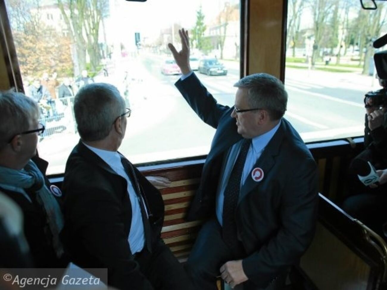 Трамвай с президентом Польши сошел с рельсов