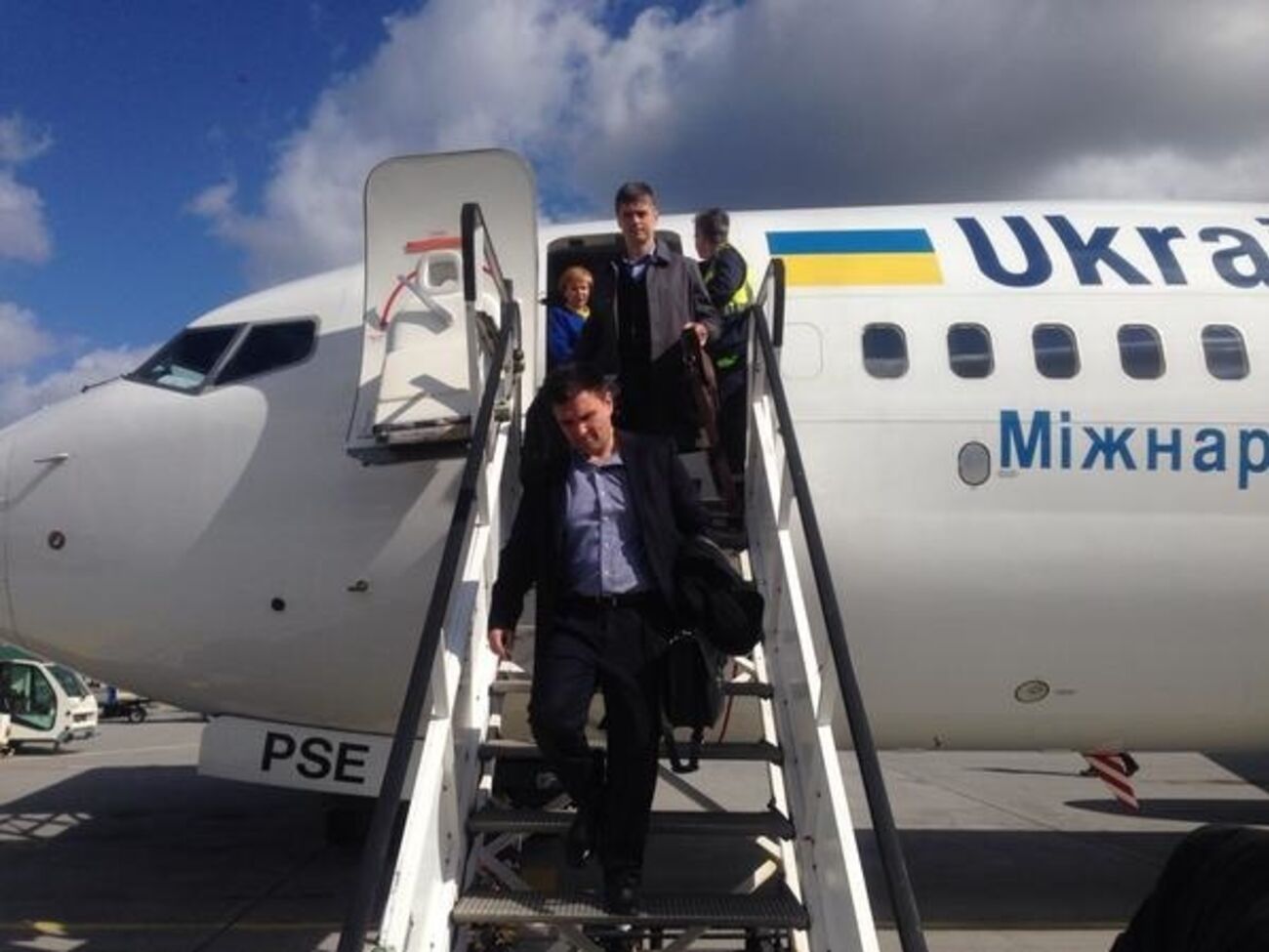 Самолет с украинским министром иностранных дел на борту успешно приземлился в аэропорту Берлина