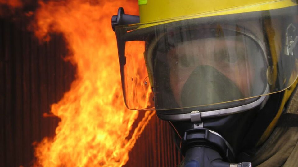 Источник в администрации поселка: Жители напуганы, паника. Люди выезжают из поселка, жителям сказано, чтобы подготовили вещи и документы