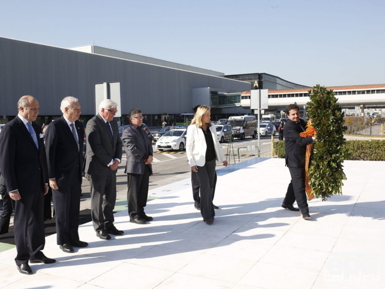 Главы МИД трех государств приехали почтить память жертв авиакатастрофы