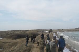 Спасатели перекрывают затопленные дороги