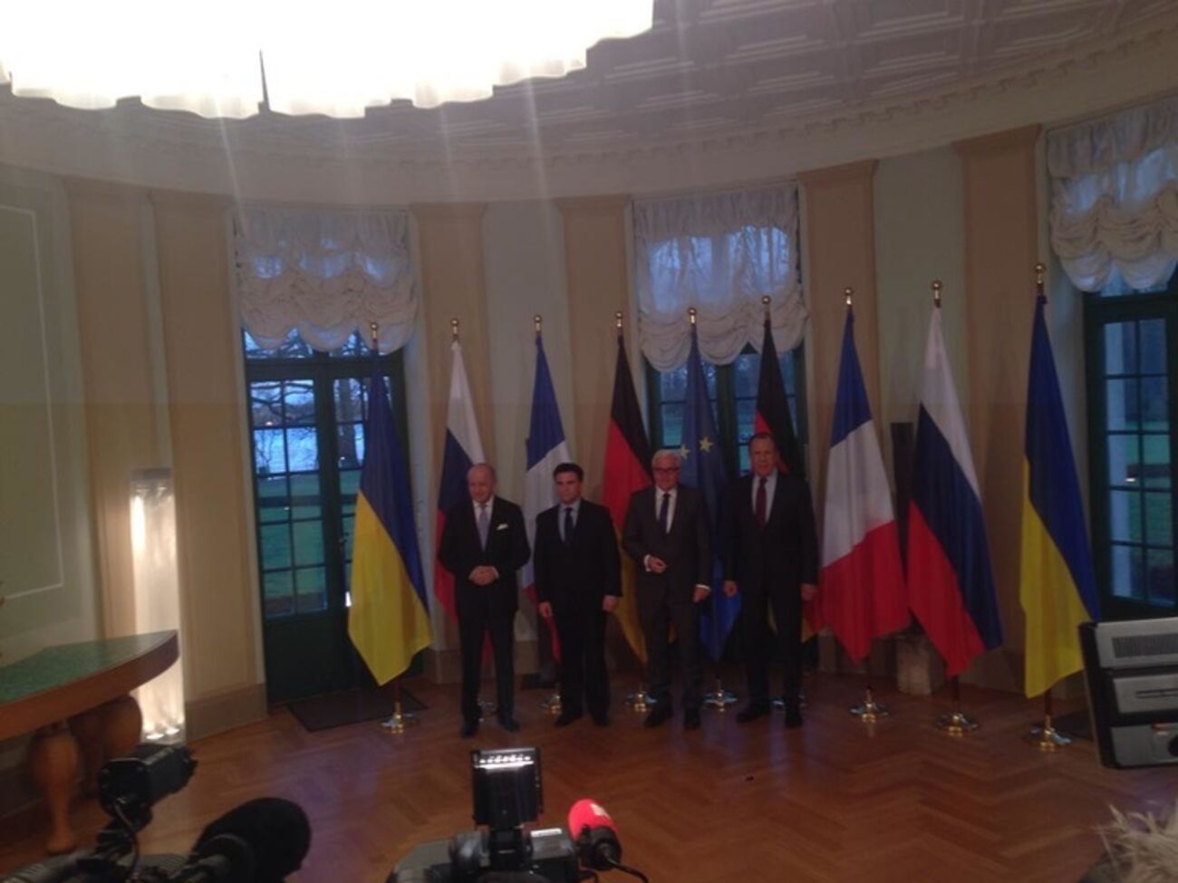 Лоран Фабиус, Павел Климкин, Франк-Вальтер Штайнмайер и Сергей Лавров перед заседанием